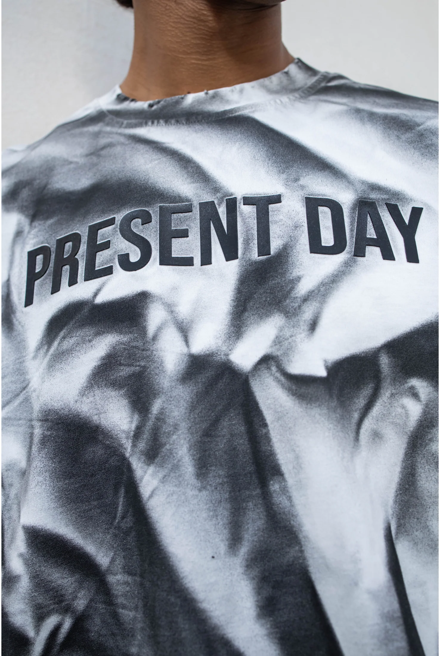 T-shirt PRESENT DAY crop brik - Image 3